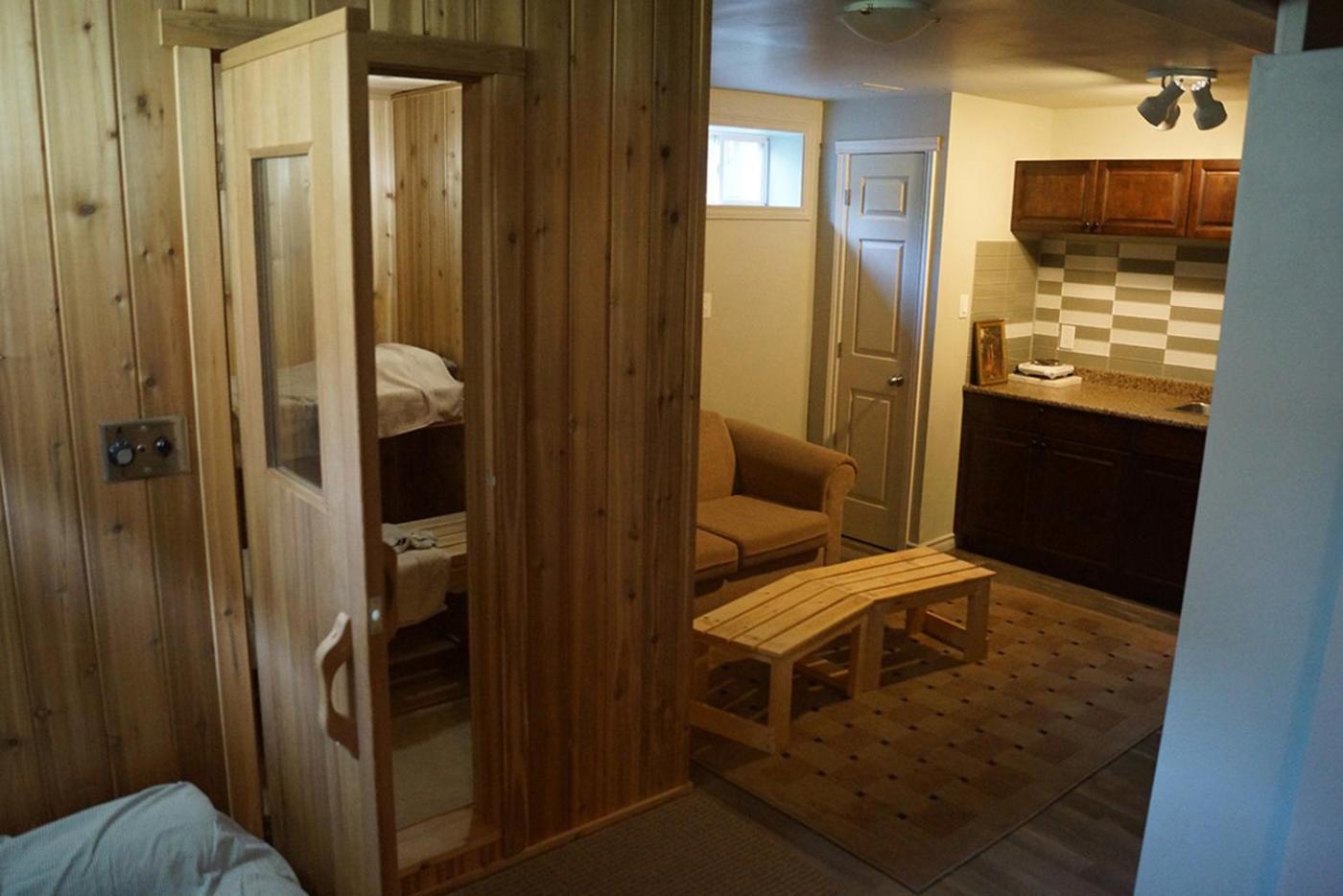 Pelican Guest House. Village Style Living. Spend Vacation Time In Eco Place! 포트이리 외부 사진